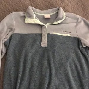 women’s large Columbia pullover